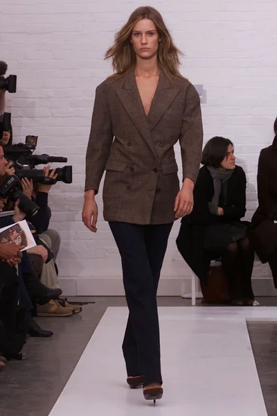 Look 16
